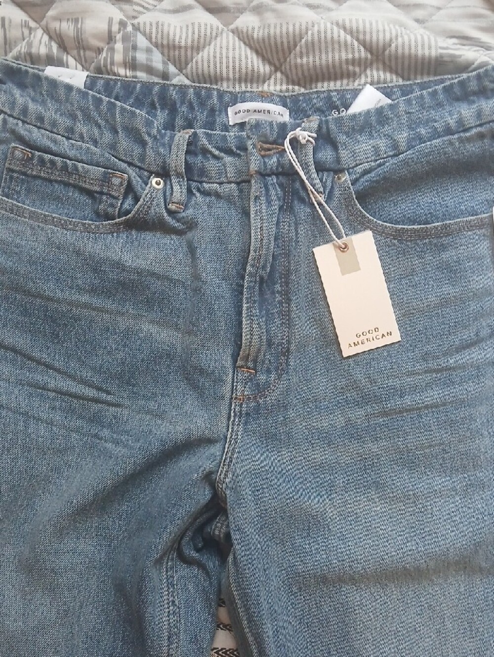 NWT Good American Light Wash Distressed Straight-Leg Jeans 4/27
